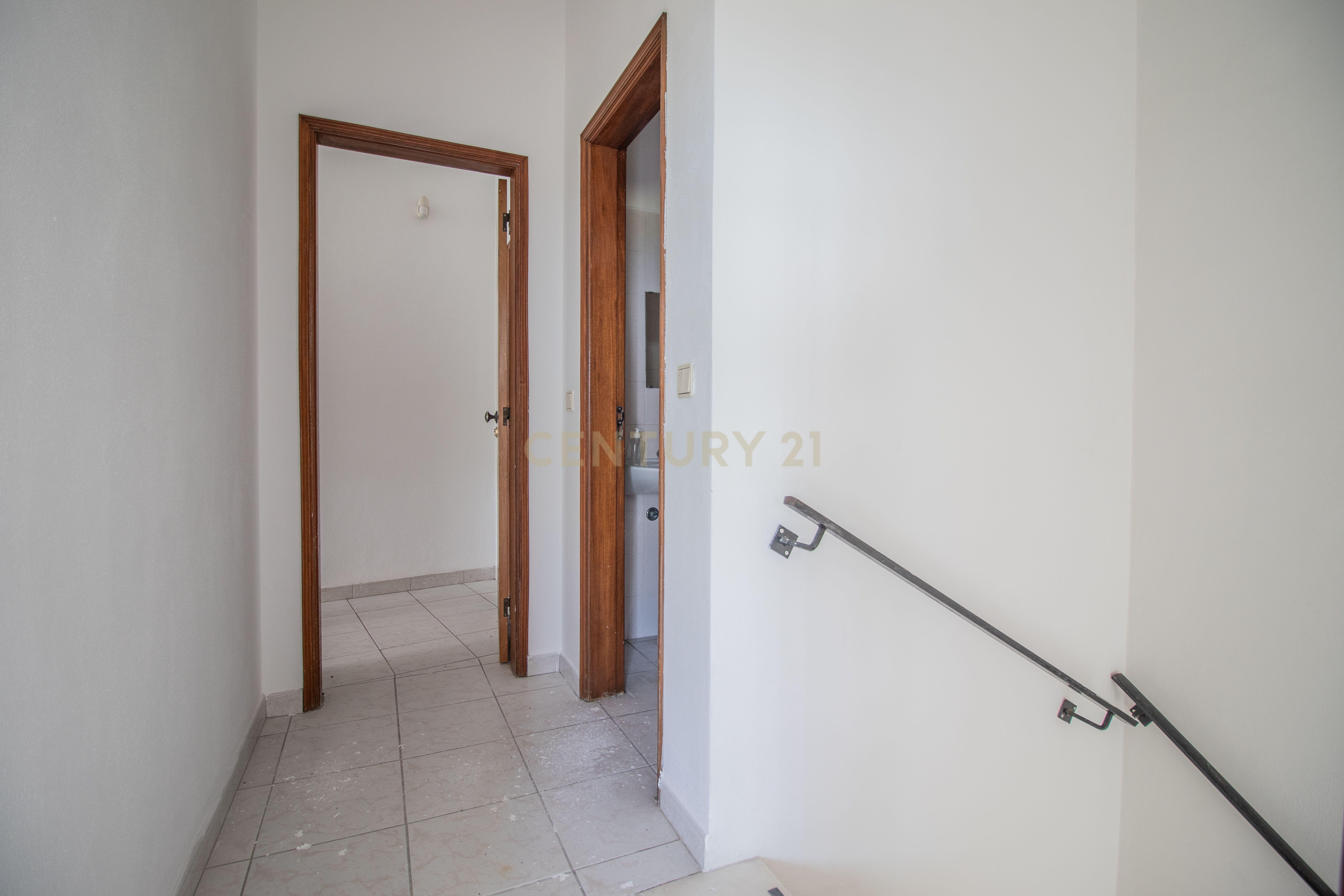 Fotografia 8 de Edifício com armazém e serviços, 200 m2, excelente localização na EN 109, Figueira da Foz.