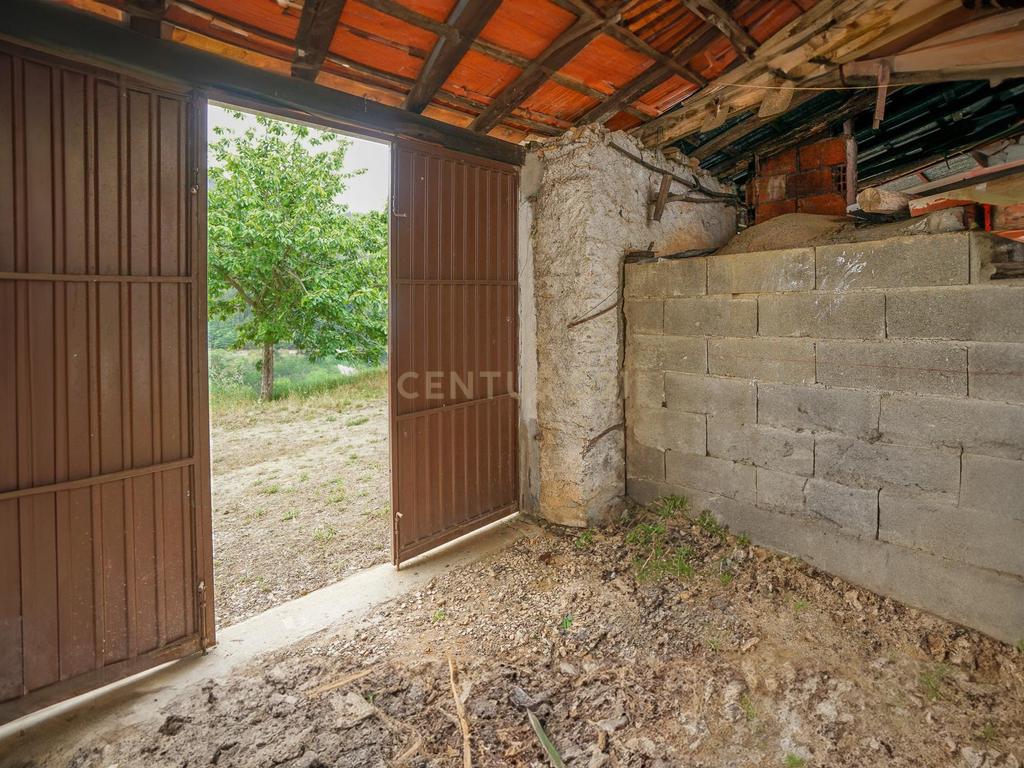 Moradia T1 + 1 com terreno, garagem e pátio - Góis - Image 21