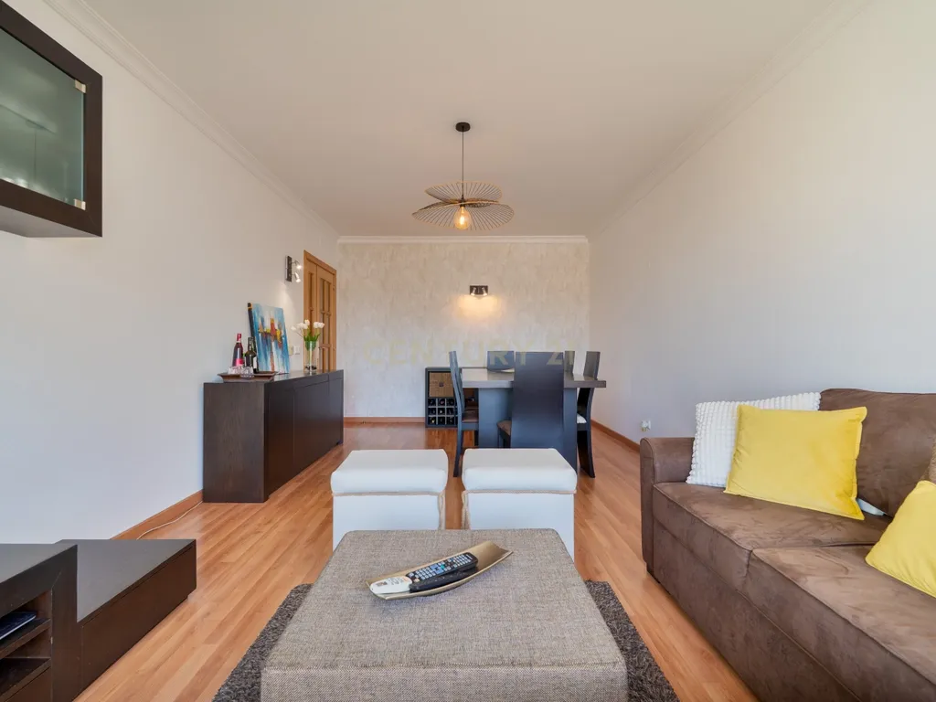 Excelente T3 em Lagoa | Localização Privilegiada perto de Tudo - Image 3