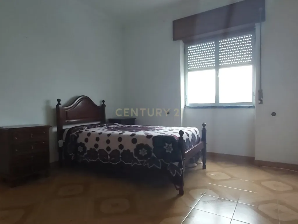 🌞 Apartamento T4 Luminoso com Excelentes Áreas e Garagem– Zona Premium de Beja - Image 10