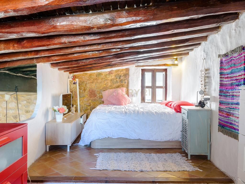 À venda: Casa histórica com grande potencial em Dalt Vila – Ibiza - Image 31