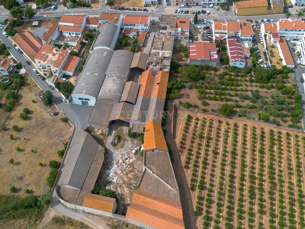 Terreno Urbano com 7.780m2 I Armazéns e Habitação I São Bartolomeu de Messines - Image 8