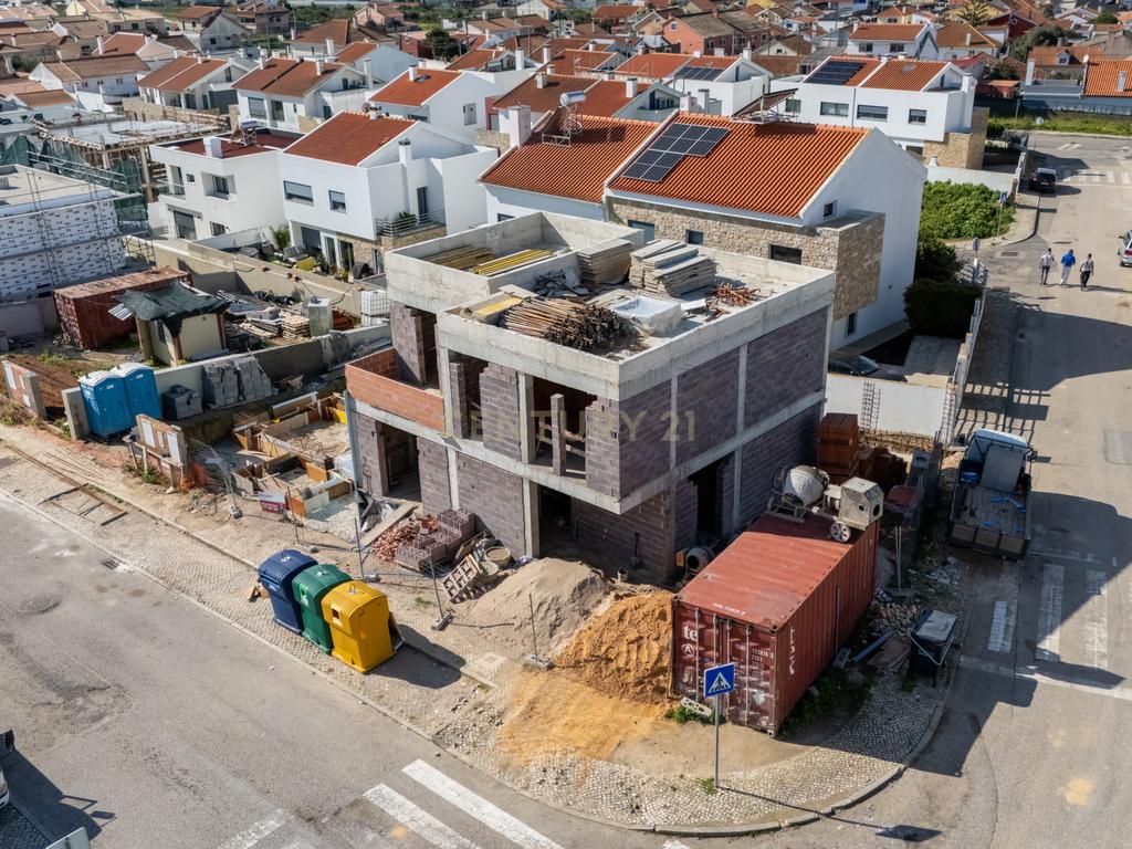 Moradia T4 contemporânea NOVA com 3 pisos em Trajouce, São Domingos de Rana, Cascais - Image 2
