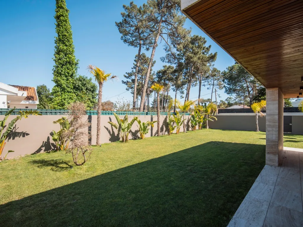 Moradia T4 na Verdizela — Design, Luz e Piscina num Terreno de 1.032 m² - Image 40