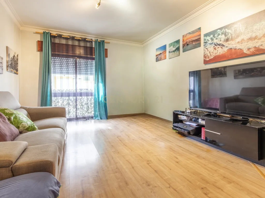 Apartamento T2 na Quinta do Conde - Image 2