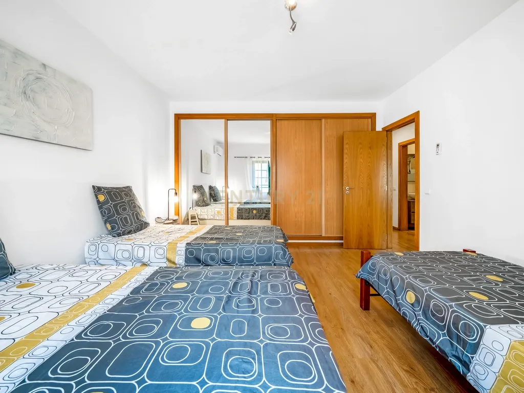 Moradia de Canto T2+2 com jardim em Condomínio Privado com Piscina – Ferreiras, Albufeira - Image 19