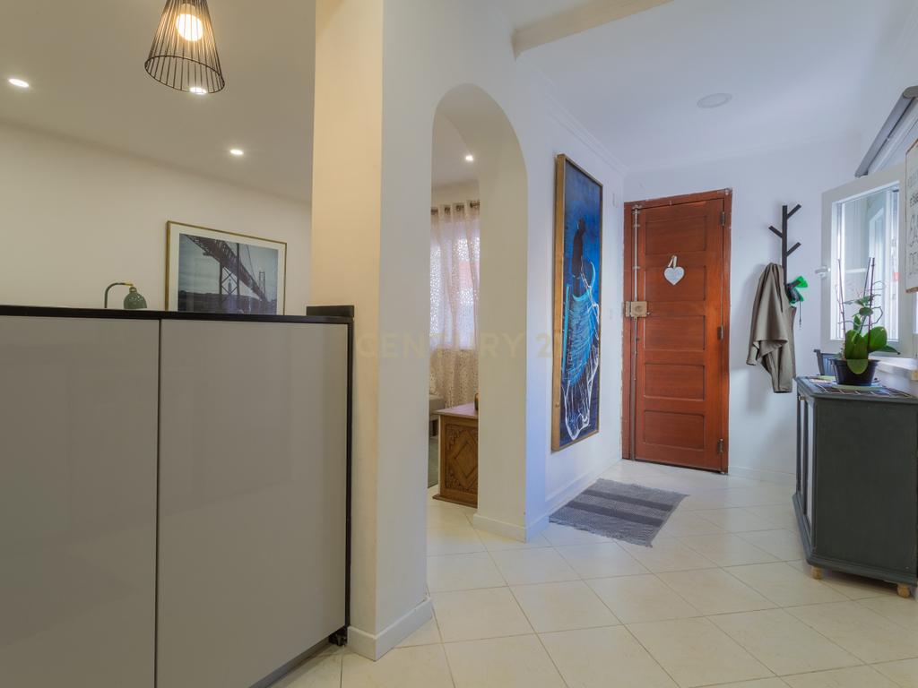 Apartamento Remodelado em Corroios, Seixal T3 + 3, garagem e Terraço - Image 8