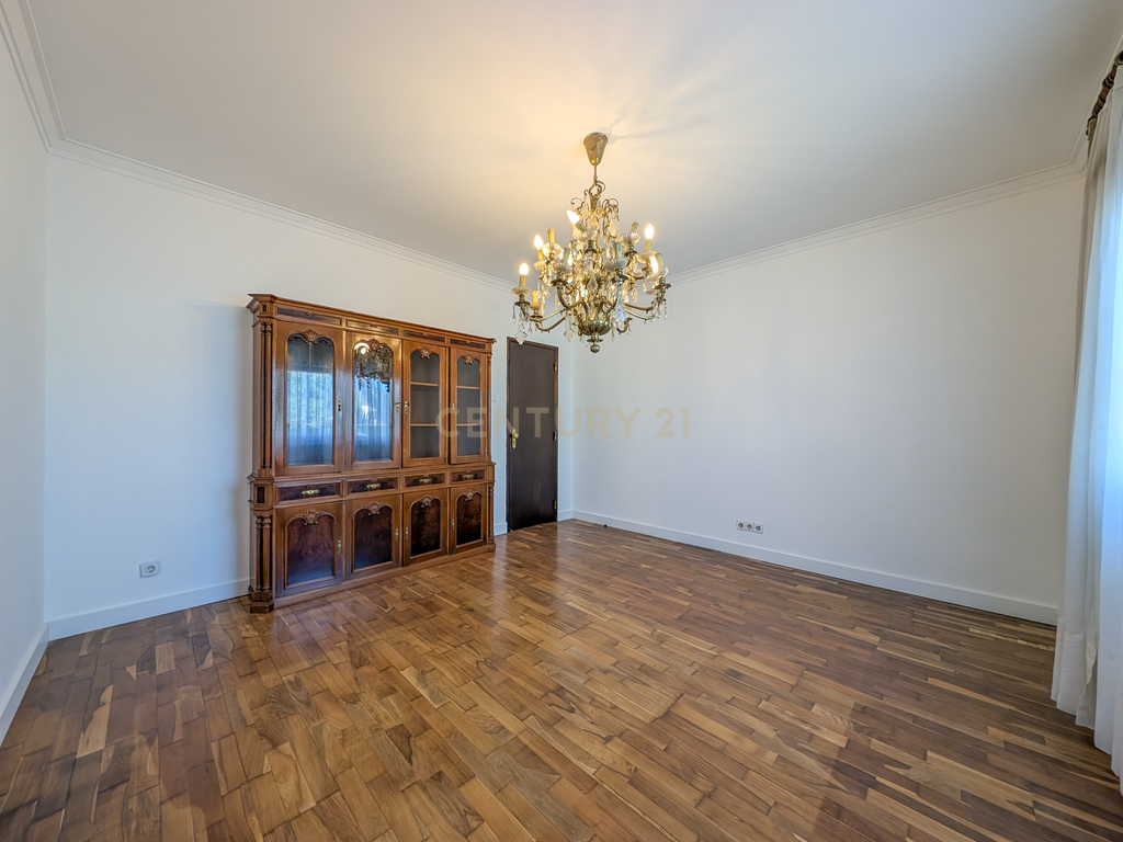 Pinhal Palmeira - Moradia Bifamiliar + Moradia T2 com Armazém em Terreno de 1.010 m² - Image 25