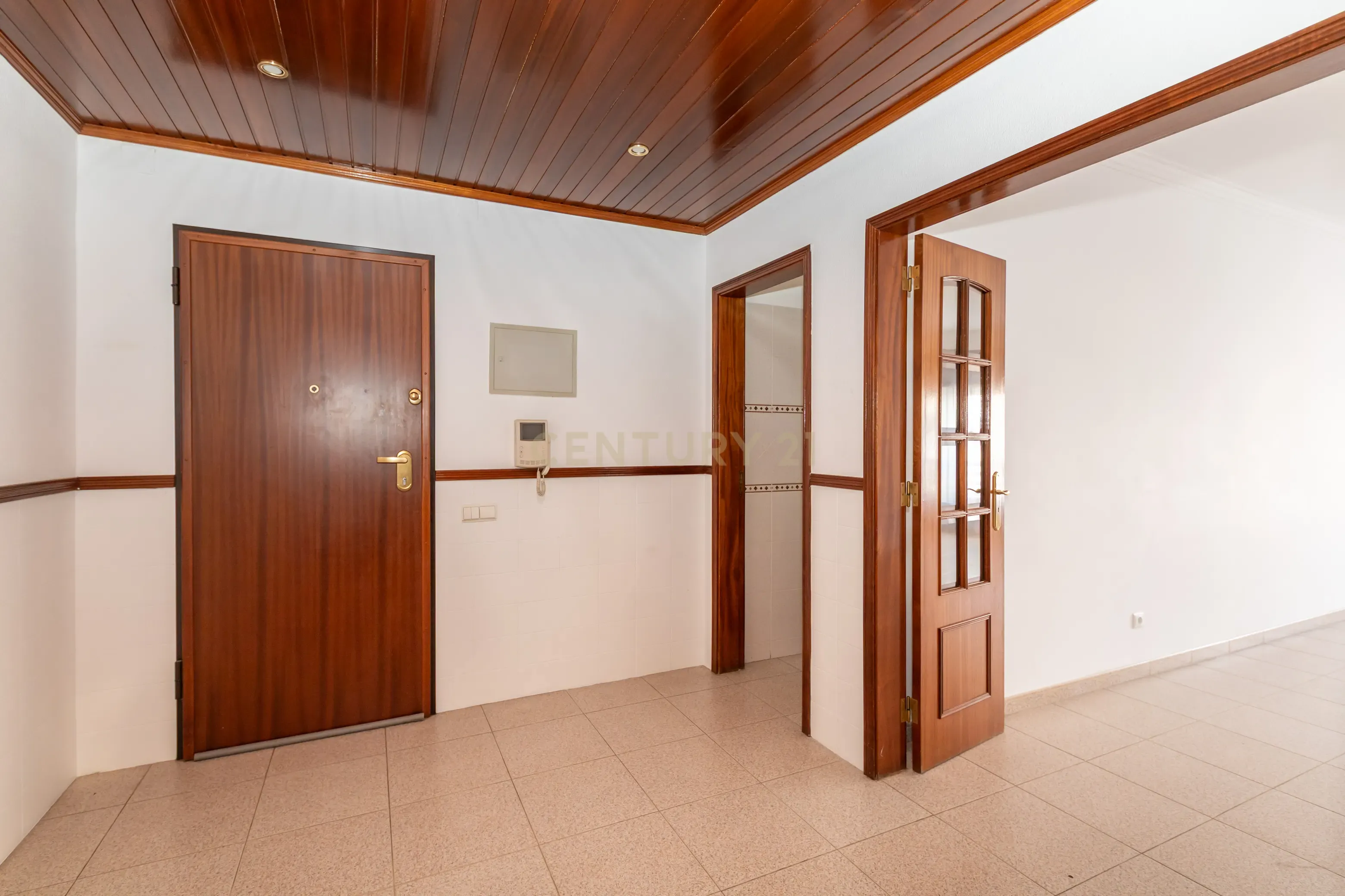 Apartamento T3 para arrendamento – Quinta da Marialva, Corroios - Image 4