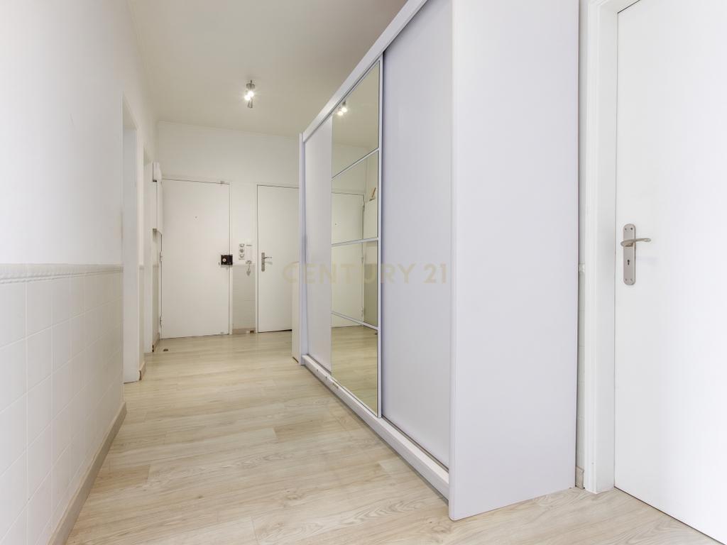 Excelente Apartamento de 4 Assoalhadas com Terraço e Sótão Independente na Quinta do Conde. - Image 20