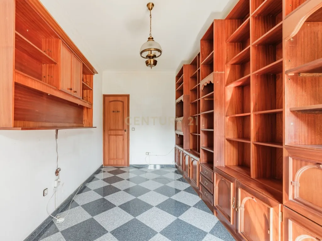 Apartamento T3 92 m² | Arrecadação - Queluz - Image 5