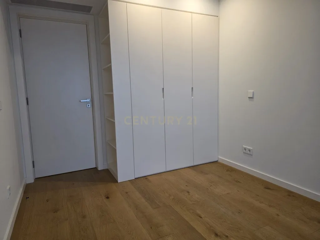 Apartamento T2 à venda na Rua José Falcão - Douro Nobilis I - Image 19