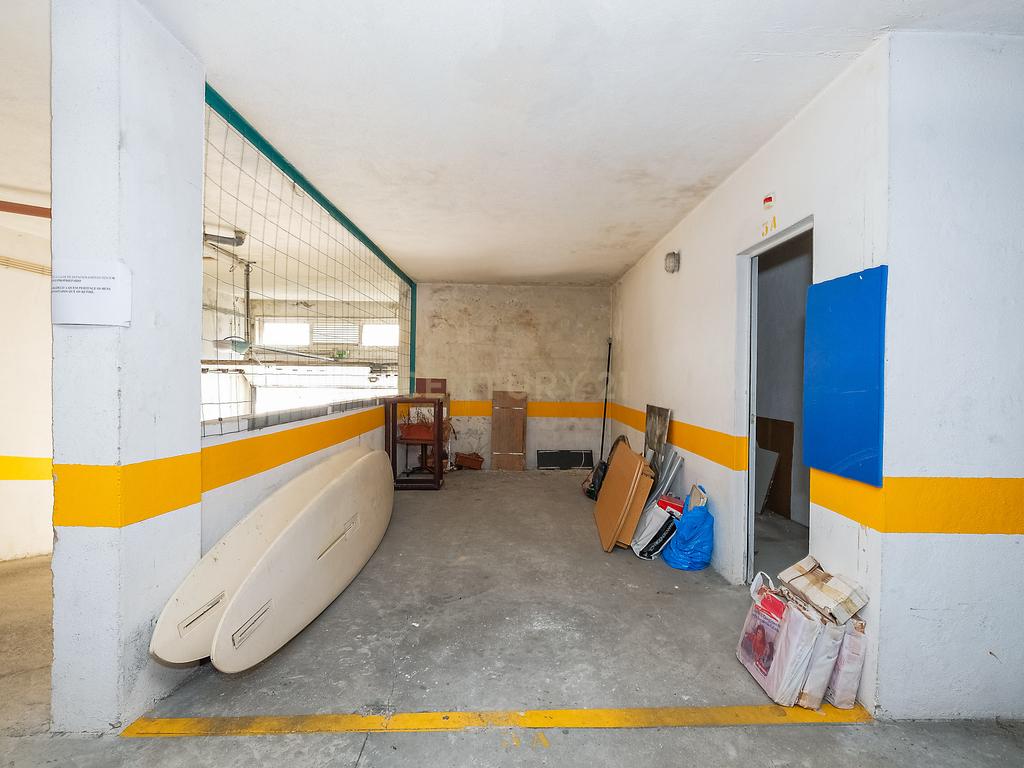 Apartamento T3 luminoso na Parede com varandas, garagem e arrecadação - Image 18