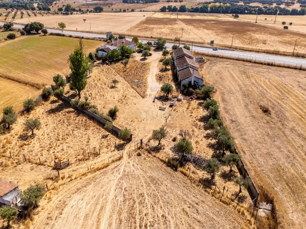 Propriedade, em Prédio Misto, com 17.000m2 localizada a 5Km de Estremoz - Image 25