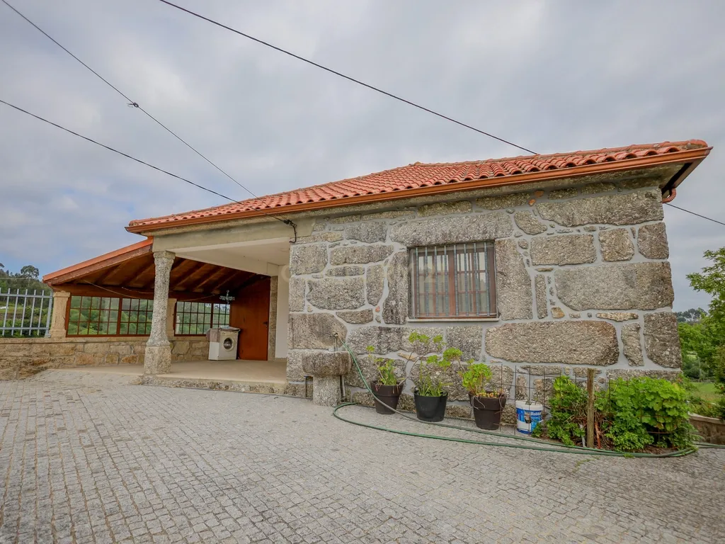 Moradia Renovada em Aboim da Nóbrega Gondomar e Vila Verde, Braga - Image 2
