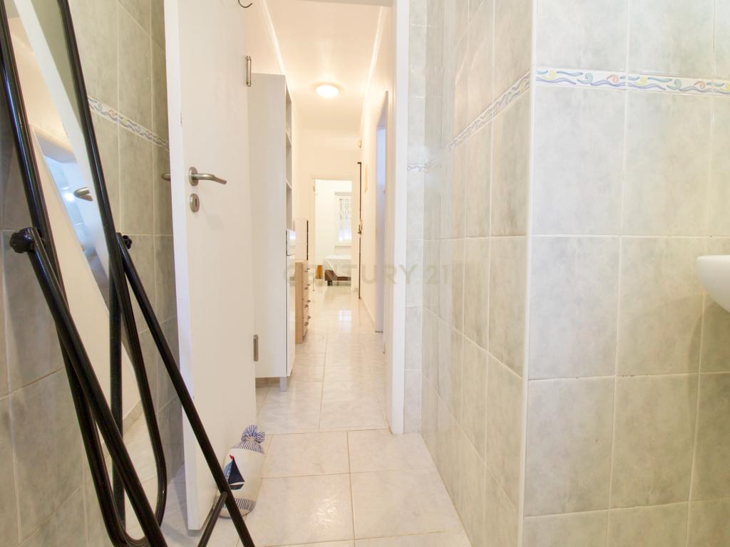 Apartamento T1 centro de Almada - Image 11