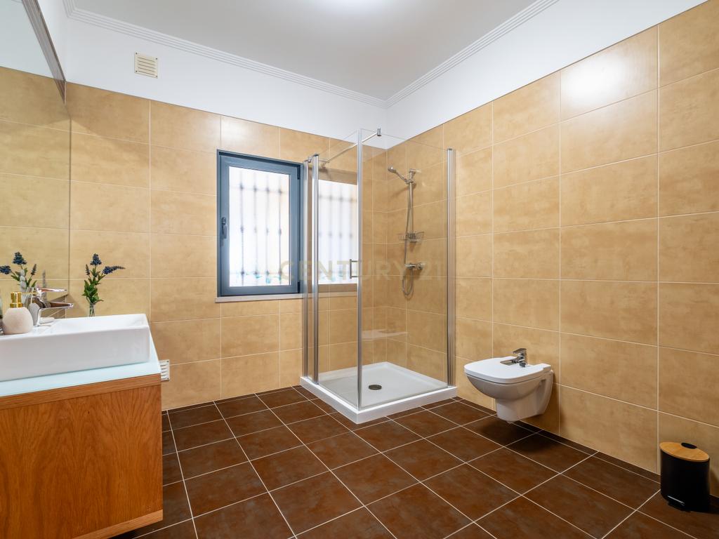 Moradia Unifamiliar de Prestígio | Quinta dos Álamos I Guia – Albufeira | T5 | Piscina | Jardim - Image 14