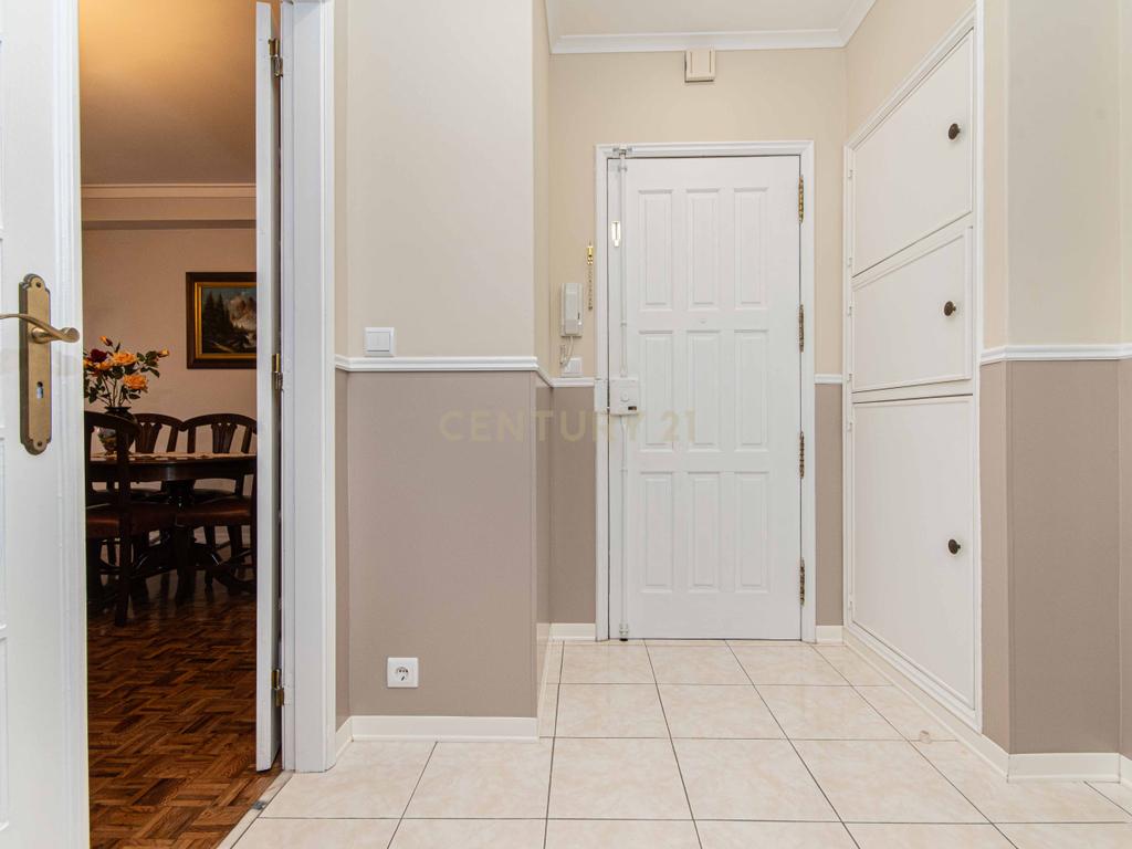 Apartamento T2 em Vialonga | Aproveitamento sótão - Image 9