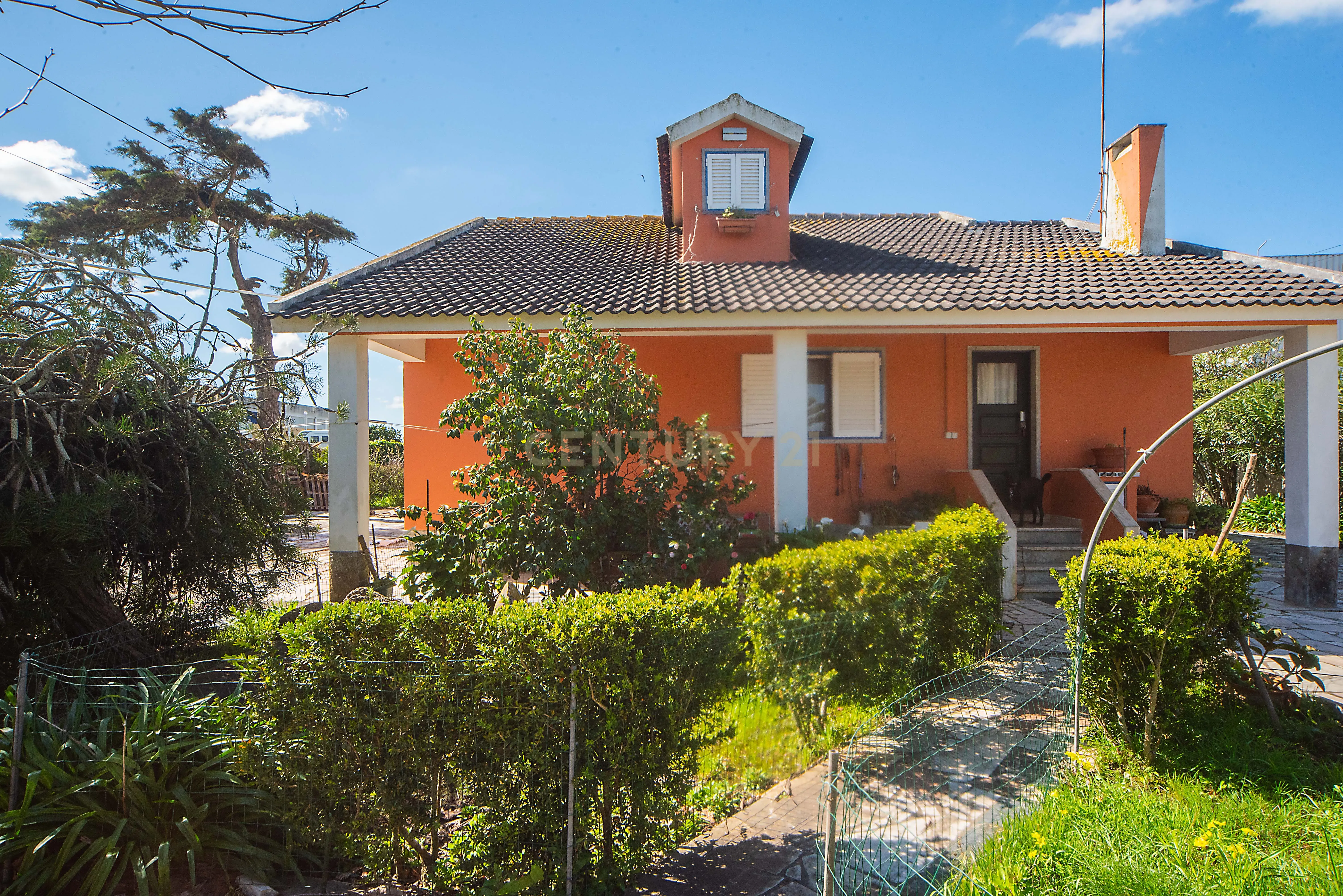 Fotografia 3 de Moradia Tradicional T4 em terreno de 5.120m² e Anexo T2 Independente – S. João das Lampas  Refúgio,e a minutos das Praias de Sintra.