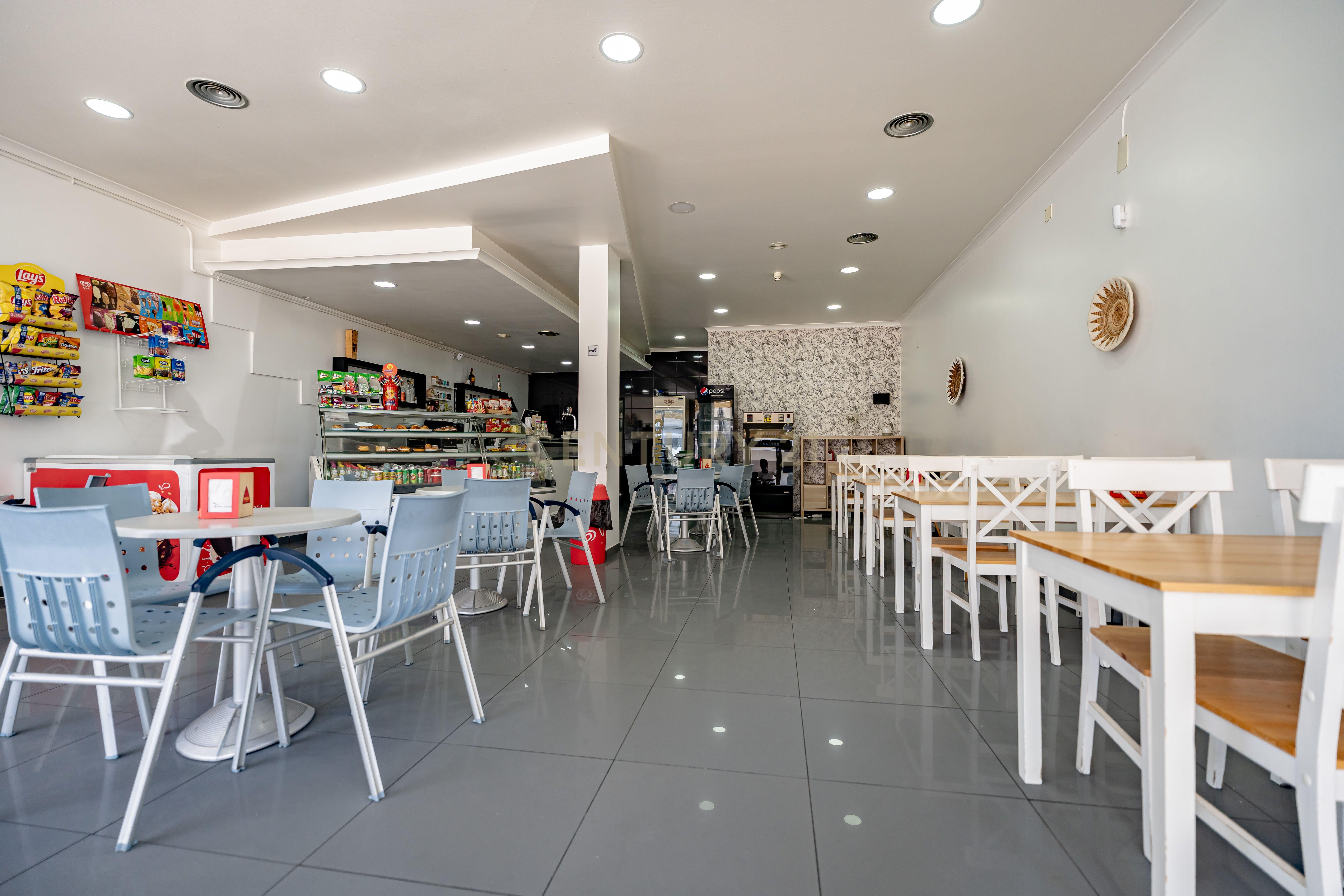 Fotografia 4 de Cafetaria & Gelataria à Venda na Praia da Vieira – Excelente Oportunidade de Negócio