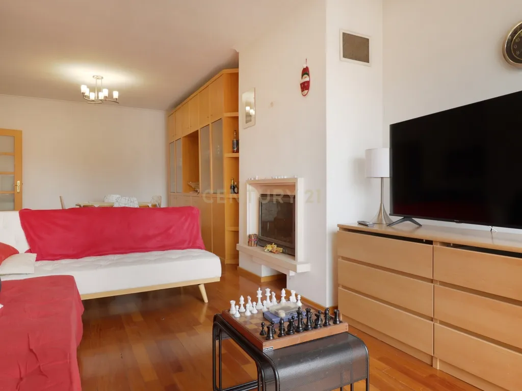 Apartamento T3 Caulinos, 2 Lugares de Garagem e Arrumos - Image 1