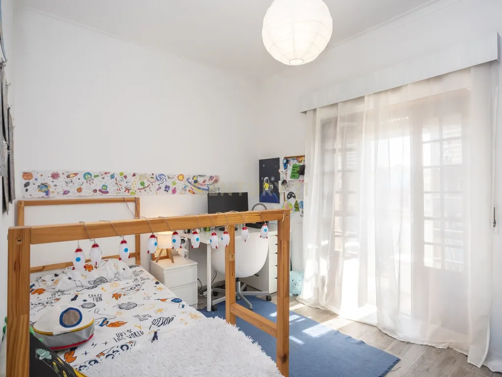 Magnífico T4 no Bairro de São Gabriel com 3 Varandas e Vista Panorâmica – Setúbal - Image 28