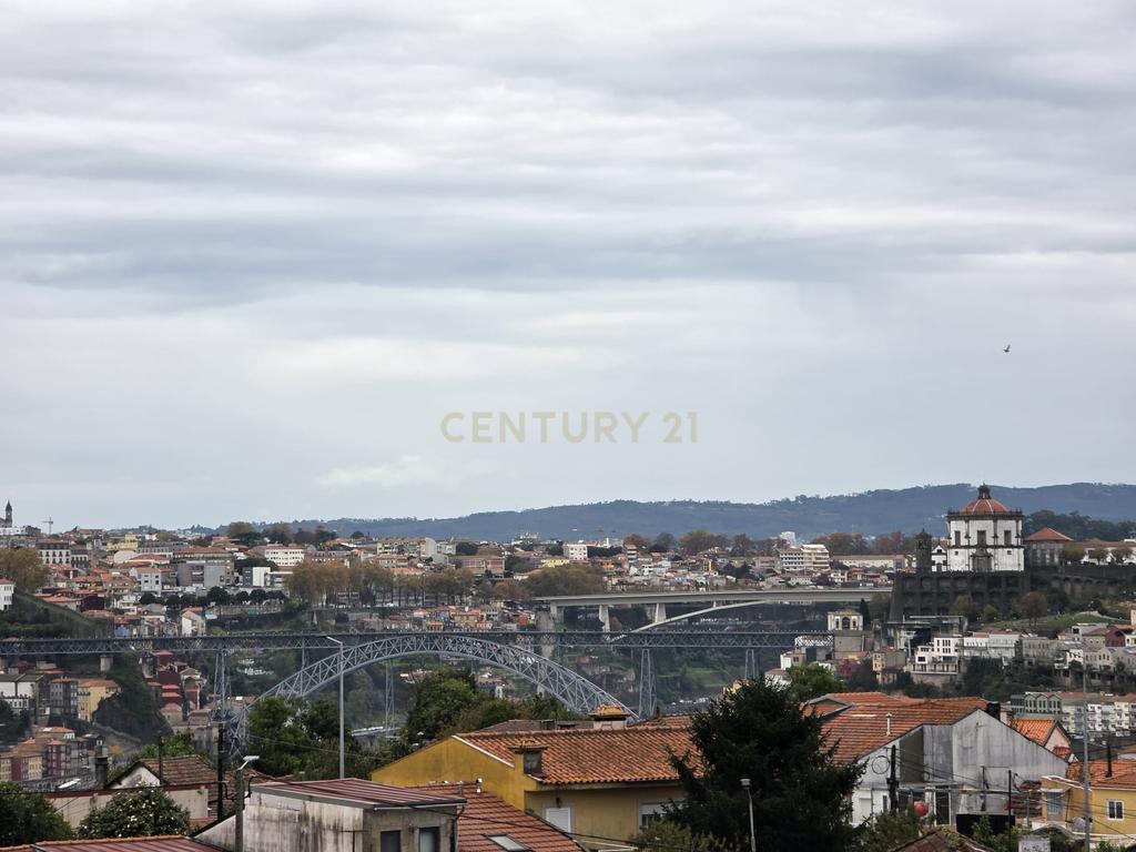 Apartamento T2 à venda na Rua José Falcão - Douro Nobilis I - Image 31
