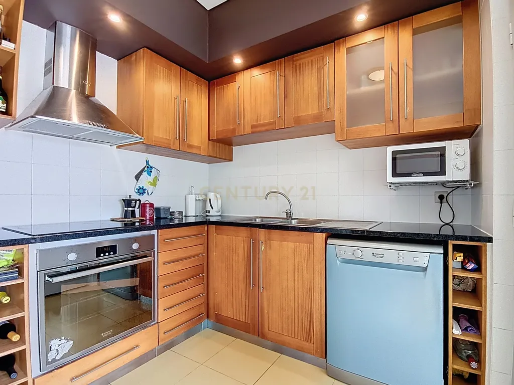 Apartamento T2 em Ponta Delgada com Garagem e Varanda - Image 11
