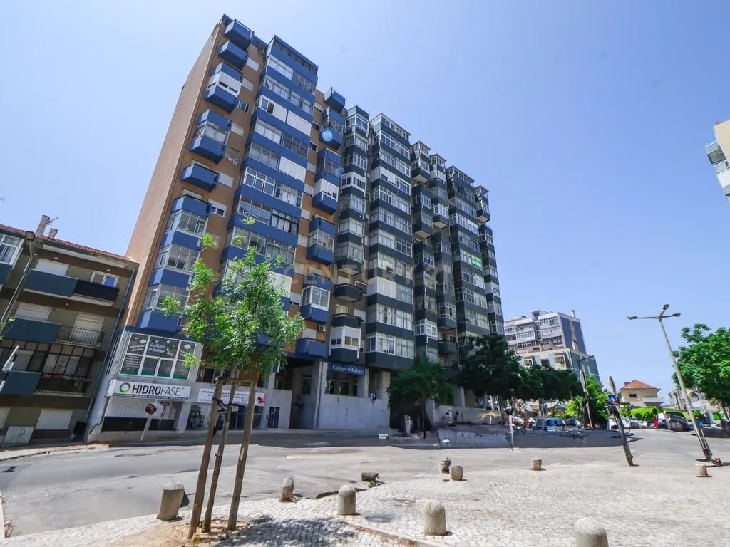 Apartamento T3 no Laranjeiro – Junto à Base Naval do Alfeite | Pronto a Habitar | Elevador - Image 35