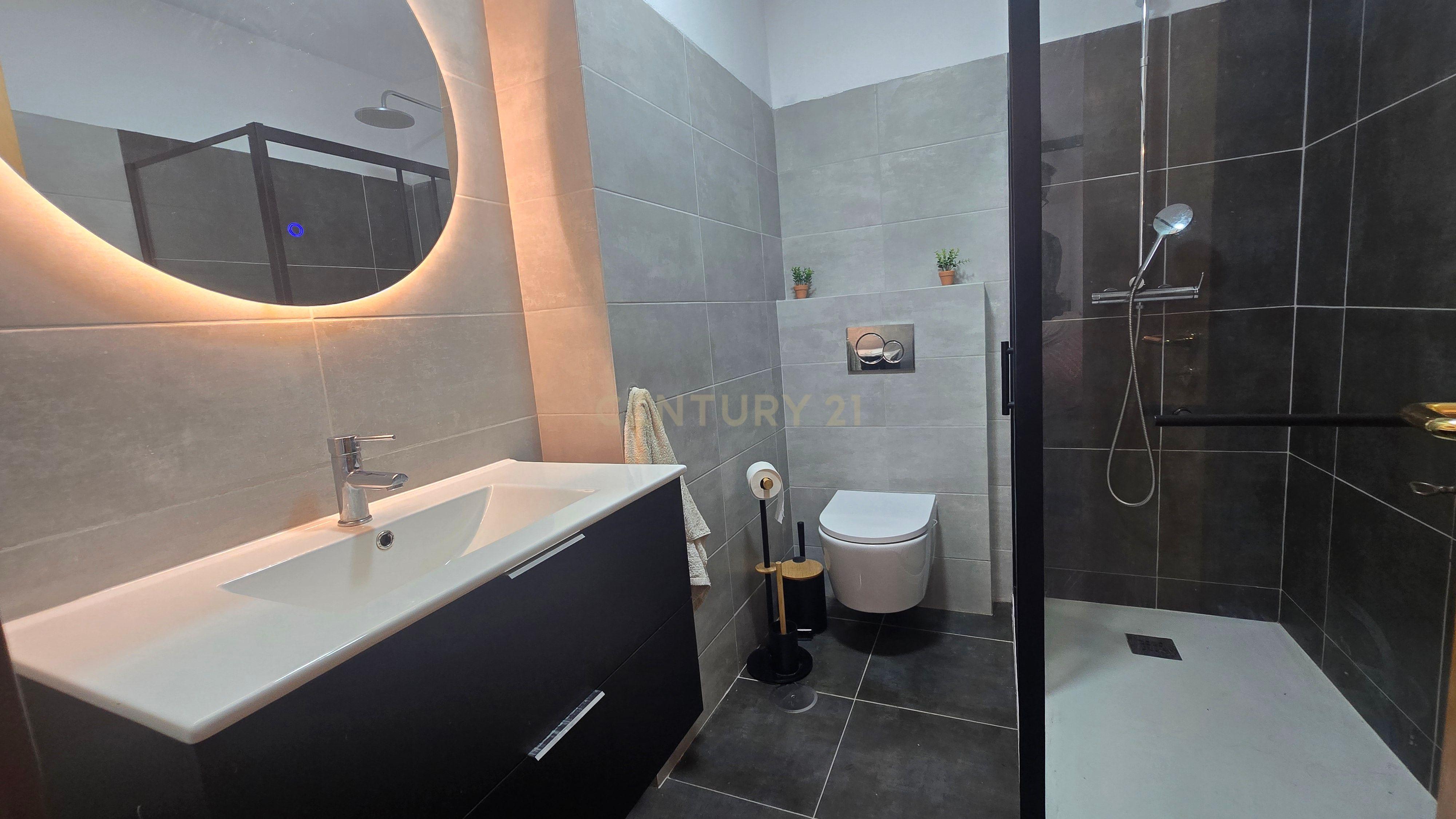 Fotografia 12 de Apartamento T2 Remodelado com Piscina, Jardim e Estacionamento em Portimão