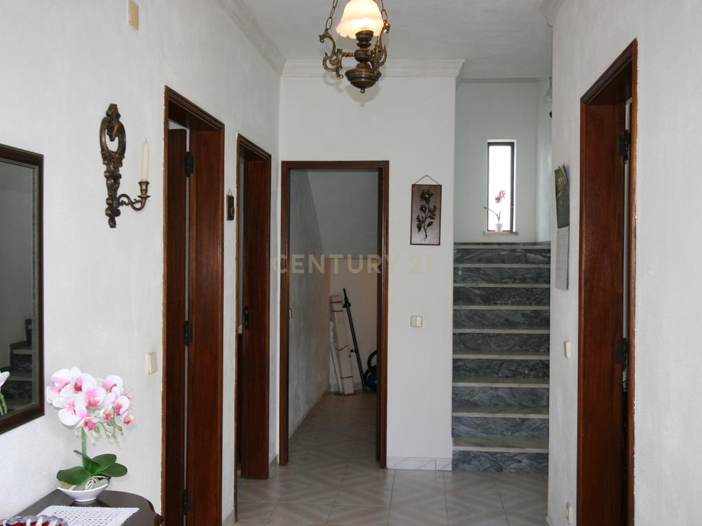Propriedade de estilo tradicional T3+1, anexo e lote de 8080 m2 em Portela, São Bartolomeu de Messines - Image 20