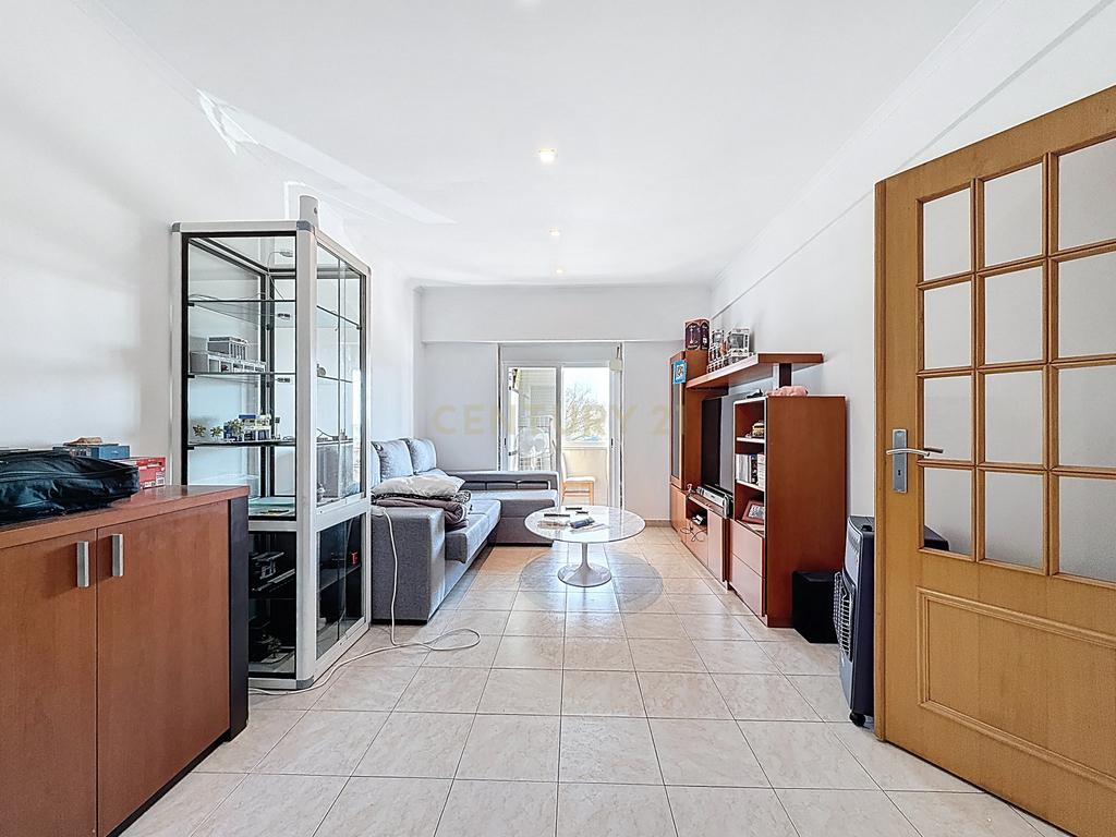 Apartamento T3 em Amora, Seixal - Oportunidade Única! - Image 12