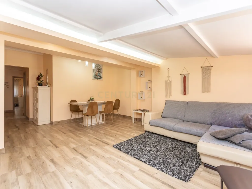 Apartamento T2(+1) Renovado com Logradouro de 100m² – Pronto a Habitar (Mobilado e Equipado) em Paio Pires - Oportunidade Única! - Image 13
