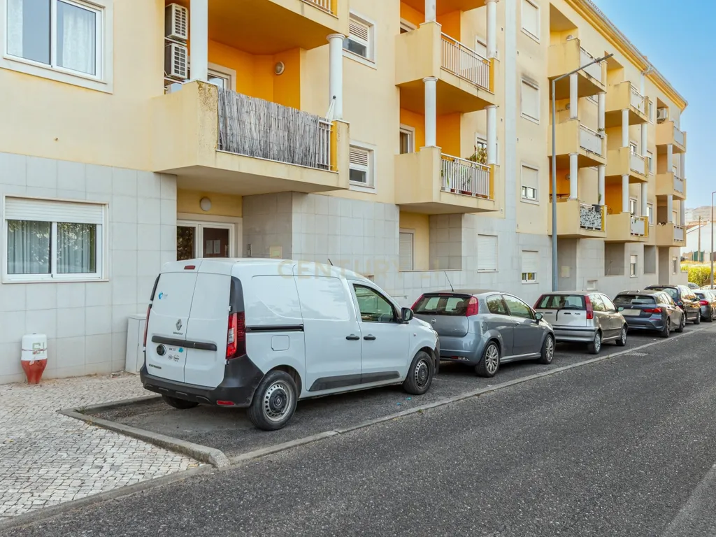Apartamento T3 Remodelado na Horta dos Vimes - Viva com Conforto e Qualidade em Alenquer. - Image 3