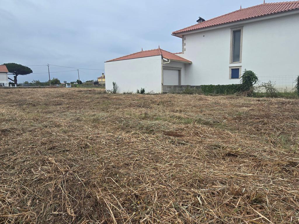 Terreno com 380 m2 venda Nas Marinhas - Image 1