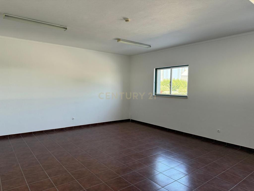 Armazém Industrial para Arrendamento – Riachos, Torres Novas - Image 20