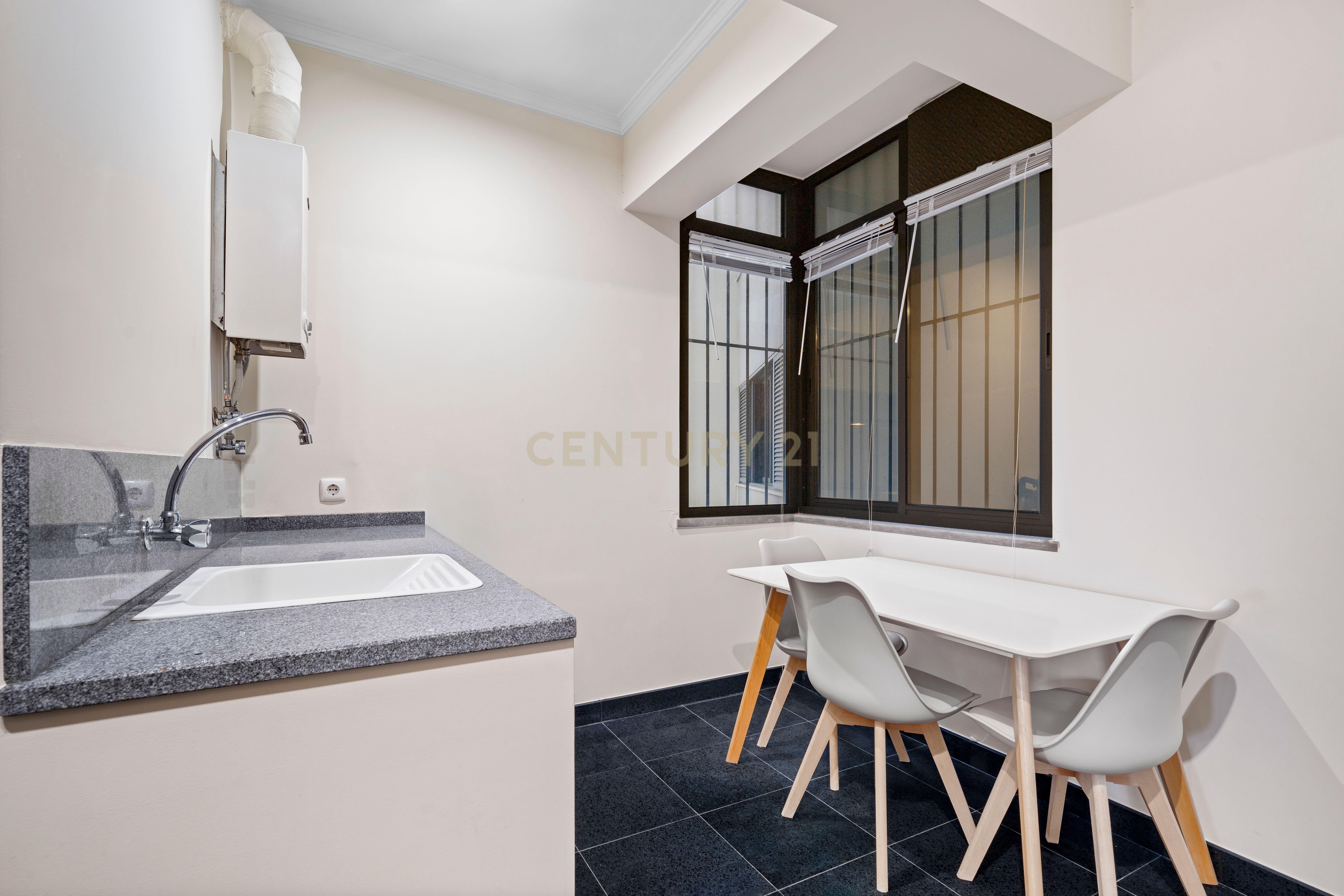 Moderno Apartamento de 2 Quartos - Vista Mar - Funchal - Image 5