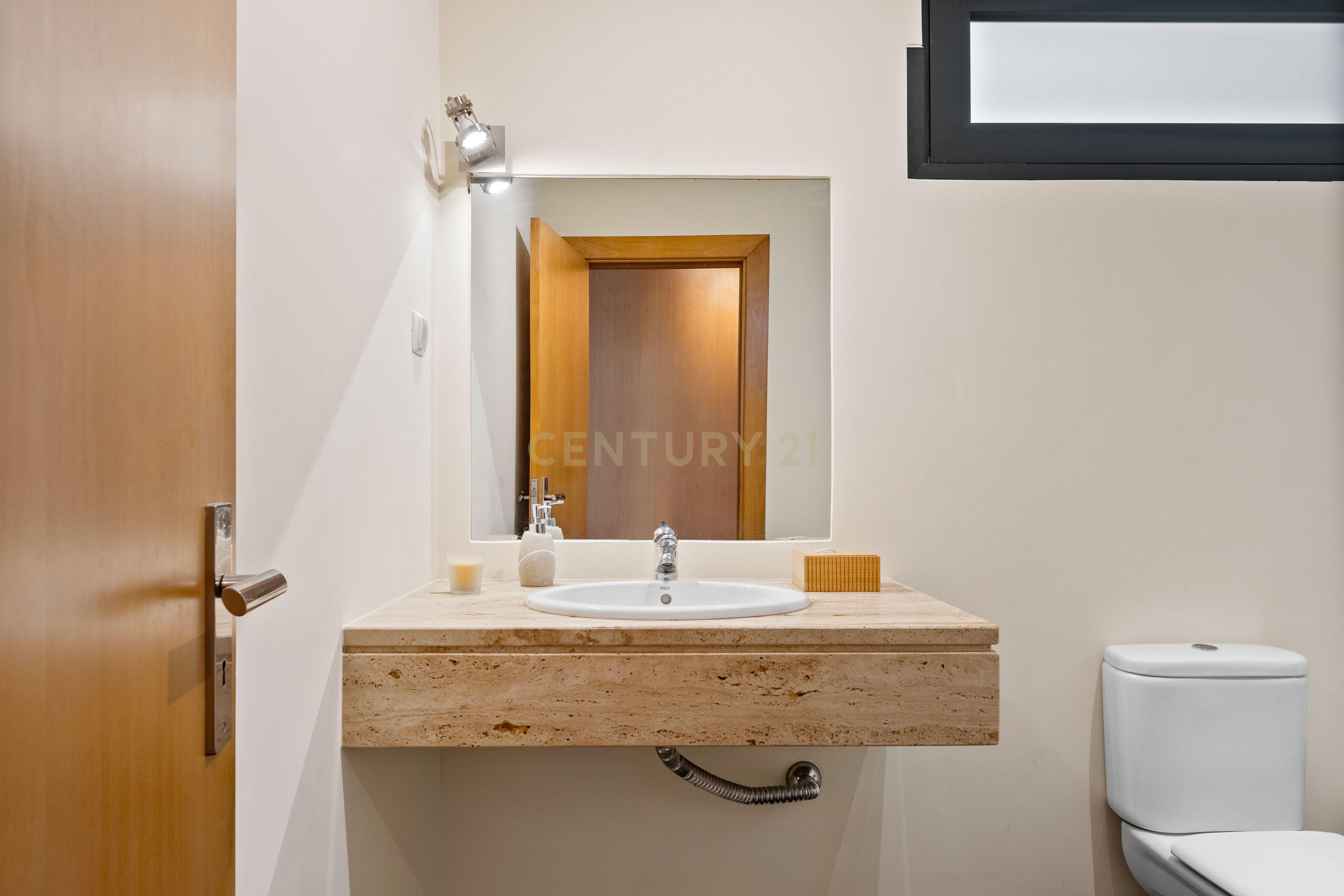 Moderno Apartamento de 2 Quartos - Vista Mar - Funchal - Image 6