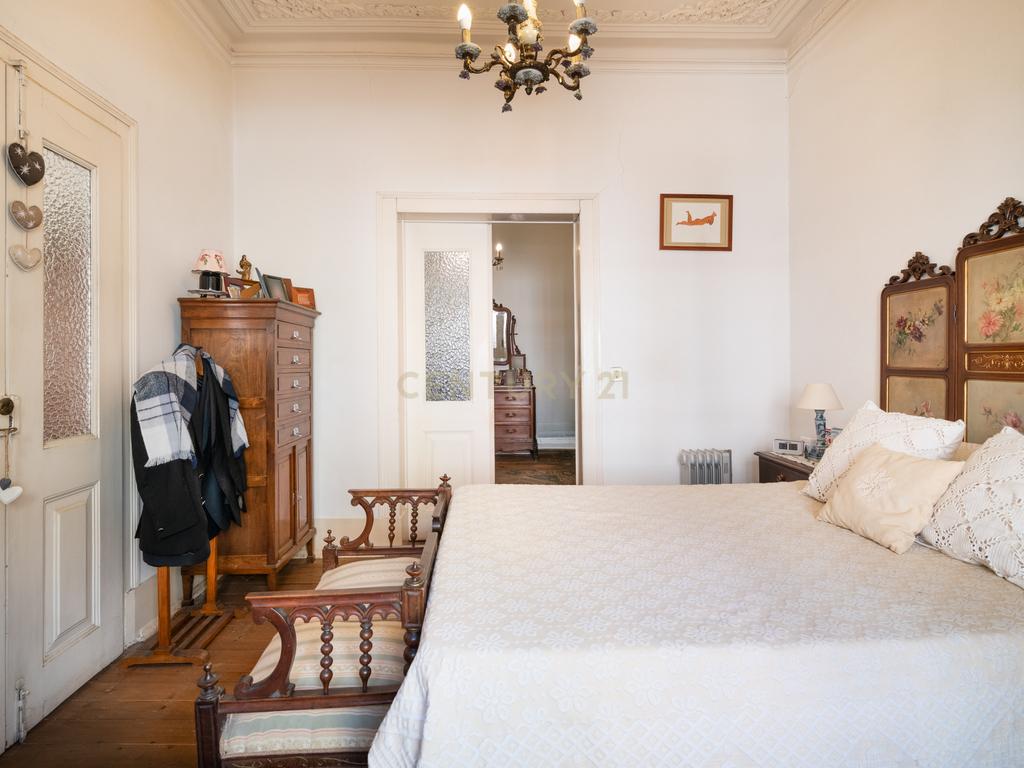 Apartamento T4+2 com logradouro de 187,75 m² na Estrela - Image 17