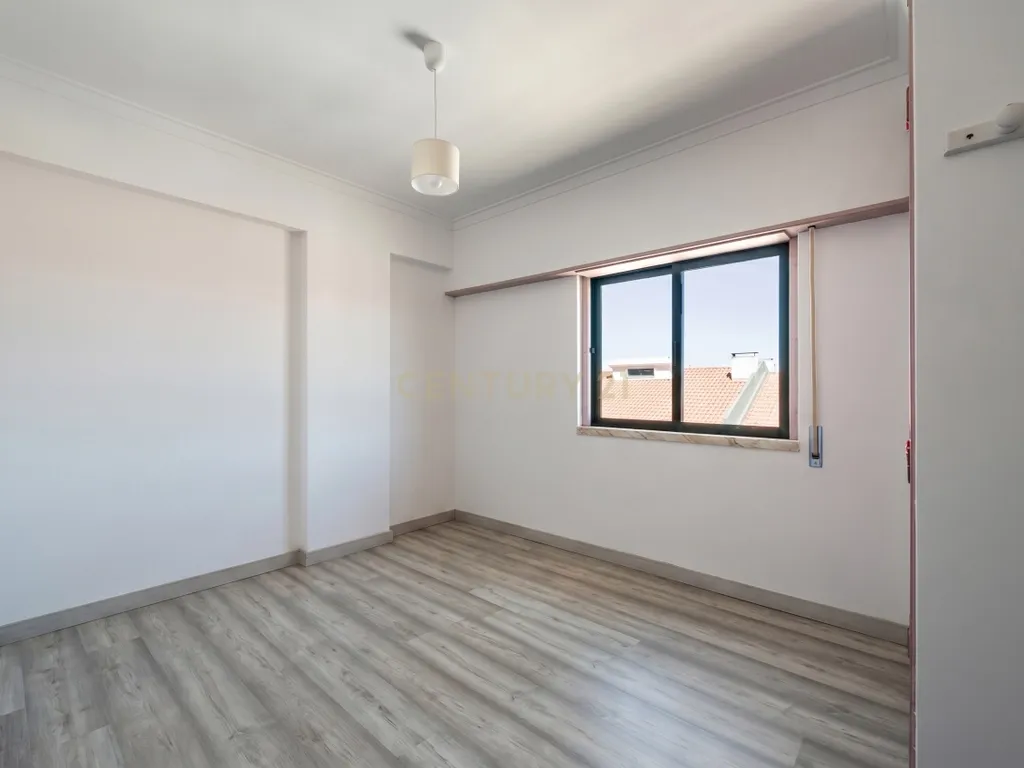 Apartamento T3 com 120m² | Sala com Lareira | Excelentes Áreas e Luz Natural em Algueirão - Image 19
