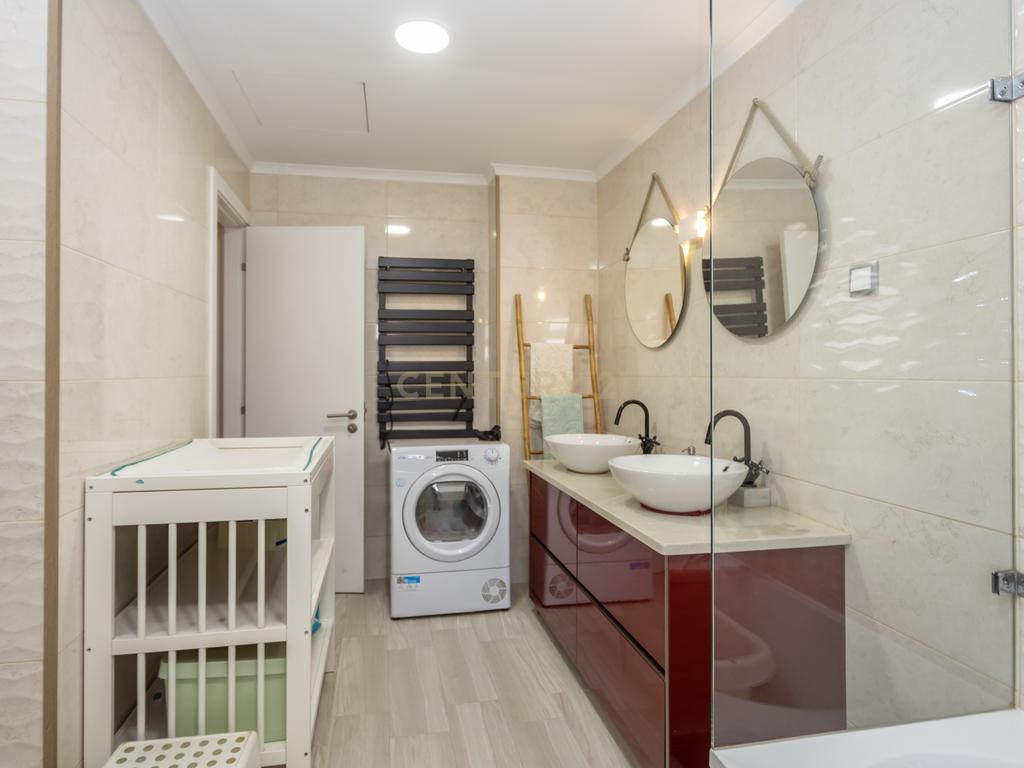 Moradia T3 Renovada com Painéis Solares, Ar Condicionado e 2 Logradouros | Manteigadas - Setúbal - Image 18