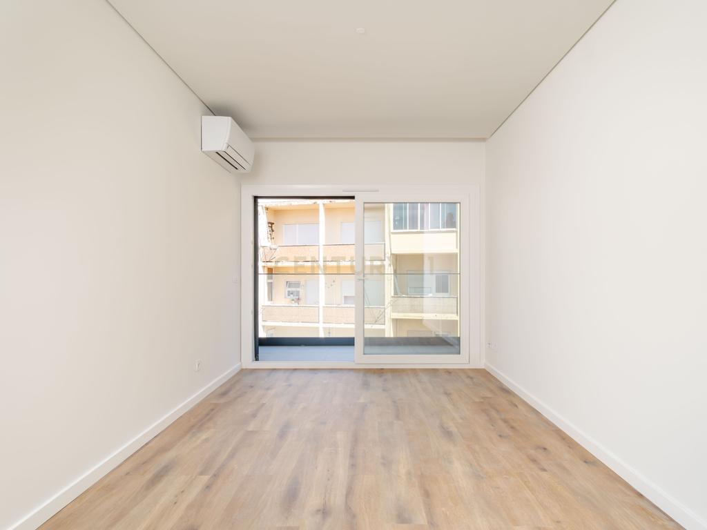 Exclusiva Penthouse T4 inserida num Empreendimento em Almada - Image 15