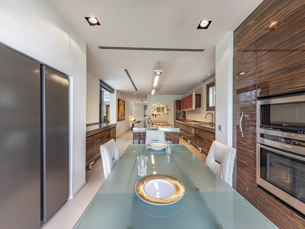 Villa de Design em Segunda Linha de Mar em Sitges com Mobiliário de Marcas de Luxo - Image 21