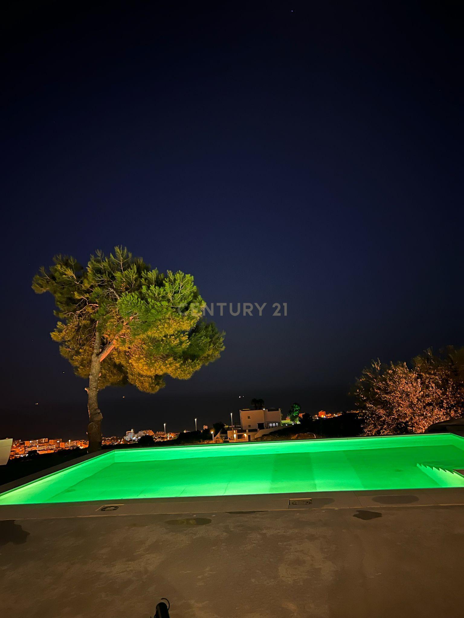 Luxuosa Moradia com Piscina e Jardim em Málaga, Andalucía - Image 20