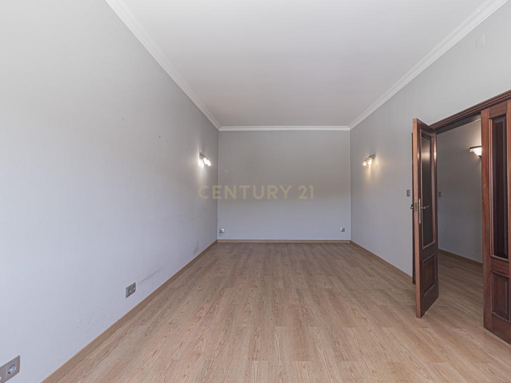 Moradia T4 em Vila Nova - Bucelas - Image 25