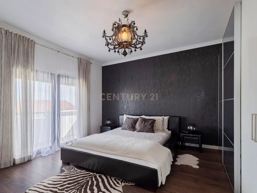 Moradia familiar T6 com anexo T1 independente, num lote com 510m² no Botequim – Charneca da Caparica, Almada - Image 19