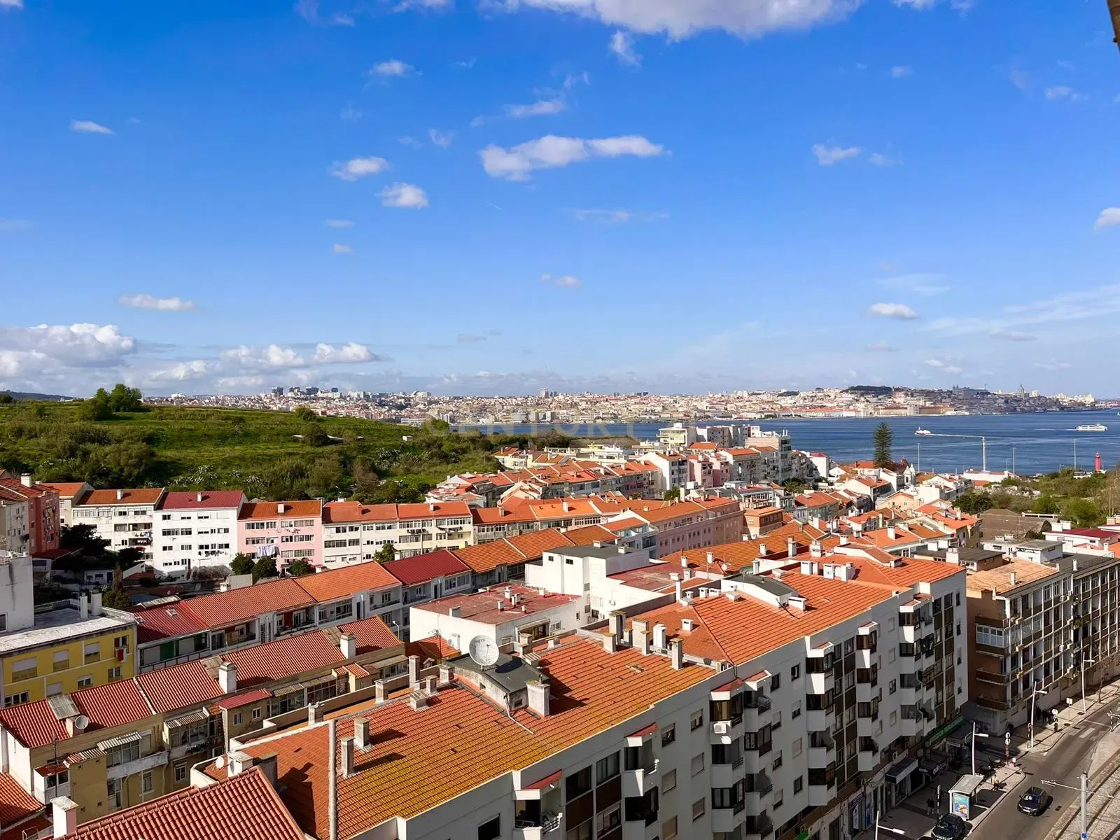 Apartamento T5 à venda em Almada, Cova da Piedade, Pragal e Cacilhas, €450.000