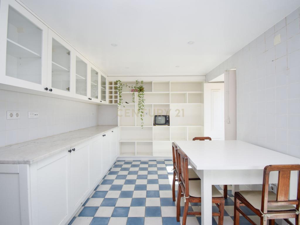 Apartamento T5 Duplex para Arrendamento em Alcântara (2.300€) - Image 23