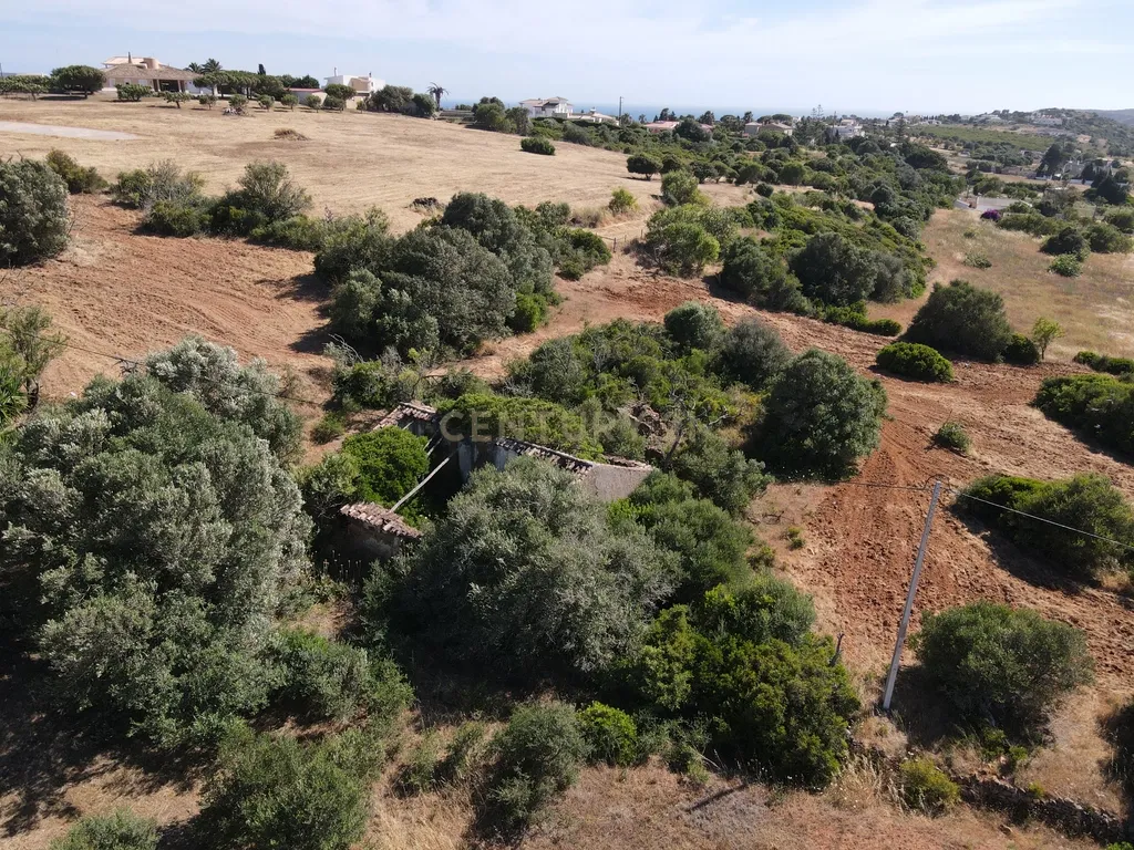 Terreno Exclusivo com Ruína para Reconstrução entre a Praia da Luz e Burgau - Image 10