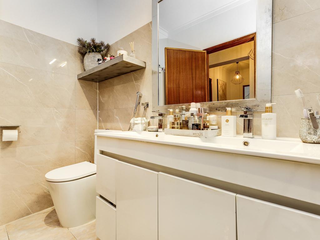 Apartamento T3 Renovado com Vista Panorâmica no Cacém, Sintra, Lisboa - Image 17